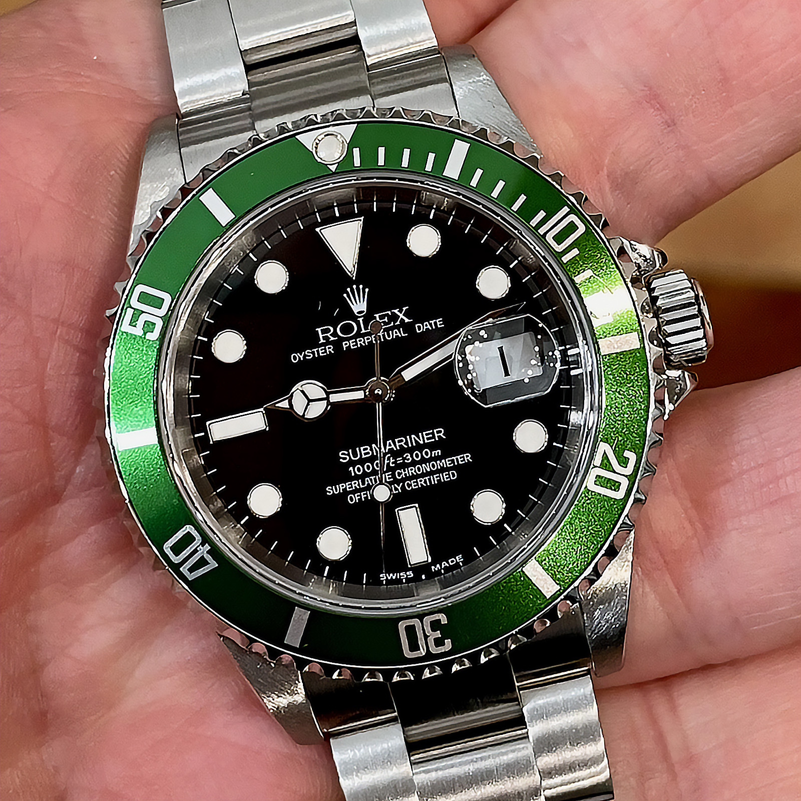 Rolex Submariner Date 16610LV Fat Four F4 Full Set 2004